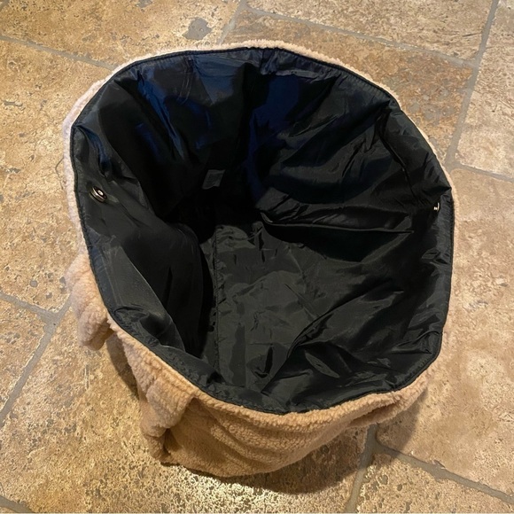 VICTORIA’S SECRET Beige Large Sherpa Plush Tote Bag 6”x12”x14-1/2” - Picture 5 of 7